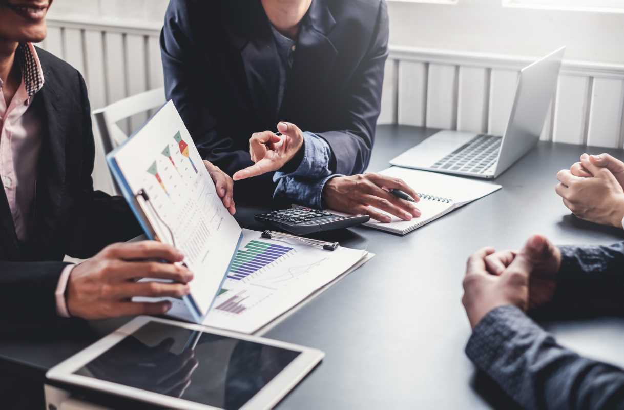 Start a Consulting Business and Earn Six Figures 