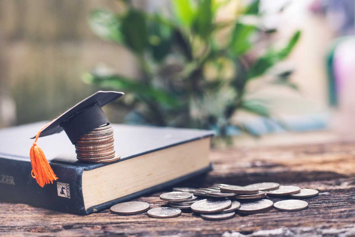 The Best Scholarships for High-Achieving Students in 2025 